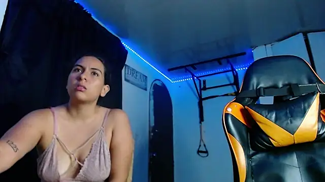 Snapshot of Adam_Hudsond chatting on April 1, 2026, 4:14 am Adam Hudsond online show from April 1, 2026, 4:14 am