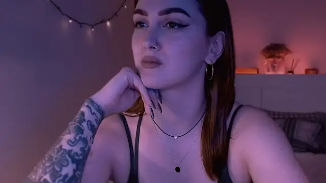 Snapshot of LilyFarey chatting on January 18, 2025, 9:24 pm LilyFarey online show from January 18, 2025, 9:24 pm