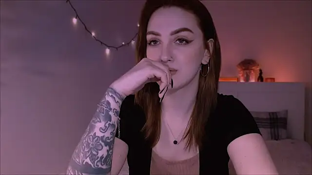 Snapshot of LilyFarey chatting on February 24, 2025, 6:36 pm LilyFarey online show from February 24, 2025, 6:36 pm