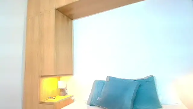 Snapshot of Isabella_Harley chatting on October 28, 2025, 2:16 pm Isabella Harley online show from October 28, 2025, 2:16 pm