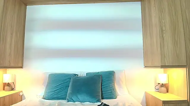 Isabella Harley online show from November 10, 2025, 2:11 pm