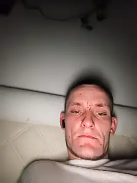 Snapshot of Honzziik0011 chatting on March 1, 2026, 9:37 pm Honzziik0011 online show from March 1, 2026, 9:37 pm