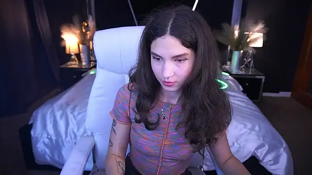 BabyFlowerr online show from October 12, 2025, 6:53 pm