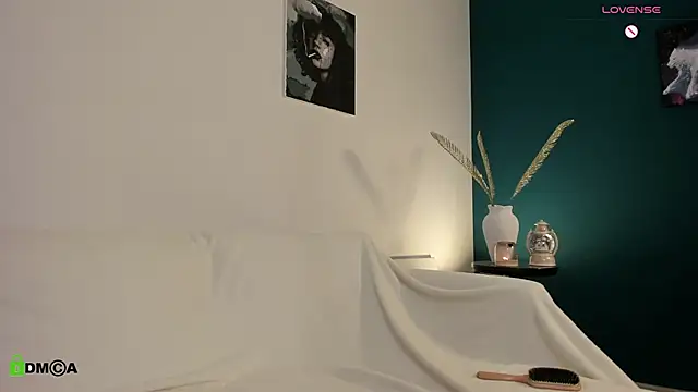 Snapshot of Kylie_Desire chatting on March 4, 2025, 2:38 am Kylie Desire online show from March 4, 2025, 2:38 am