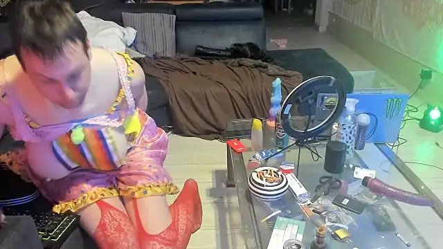 slankecrosdresser online show from February 6, 2025, 6:02 pm