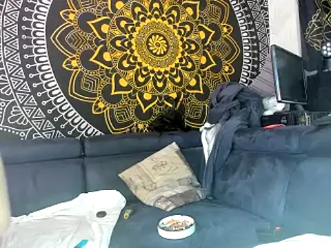 slankecrosdresser online show from February 18, 2025, 11:55 am