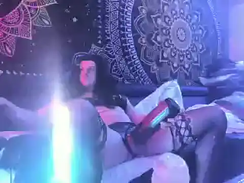 slankecrosdresser online show from January 25, 2025, 7:28 am