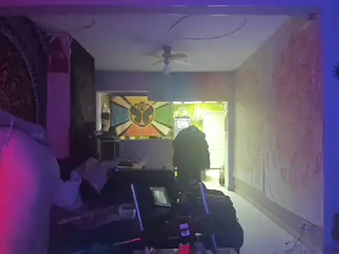 slankecrosdresser online show from December 11, 2024, 10:14 am