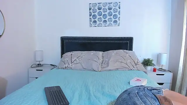 ZulyMichels online show from December 18, 2025, 12:42 pm