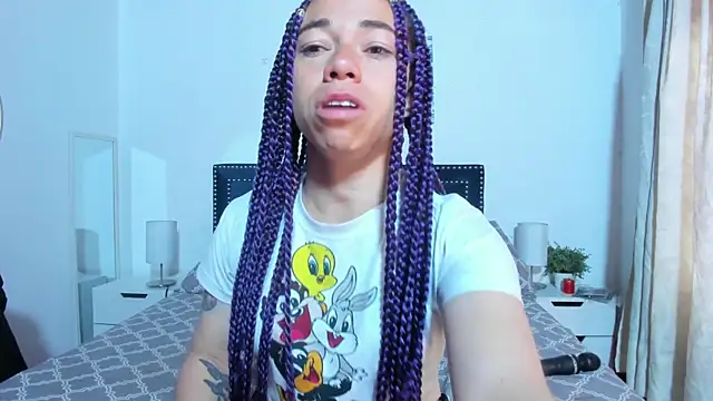 ZulyMichels online show from April 15, 2026, 12:32 pm