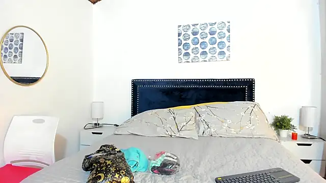 Snapshot of ZulyMichels chatting on November 19, 2025, 12:38 pm ZulyMichels online show from November 19, 2025, 12:38 pm