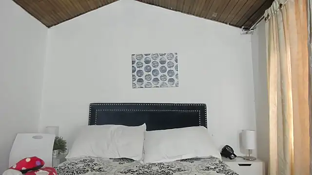 Snapshot of ZulyMichels chatting on March 6, 2025, 12:41 pm ZulyMichels online show from March 6, 2025, 12:41 pm