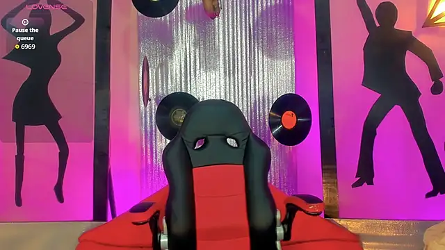 nickyminach  online show from November 13, 2025, 7:18 pm