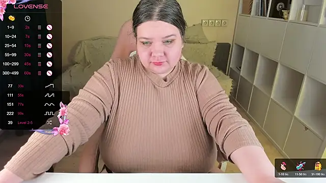 Snapshot of PlumPie chatting on January 16, 2026, 4:22 pm PlumPie online show from January 16, 2026, 4:22 pm