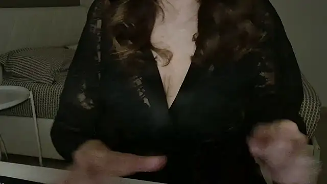Snapshot of amara_2022 chatting on April 7, 2026, 9:49 pm amara 2022 online show from April 7, 2026, 9:49 pm