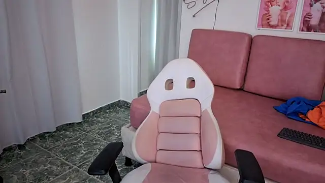 Adele LatinLady online show from October 6, 2025, 9:15 pm