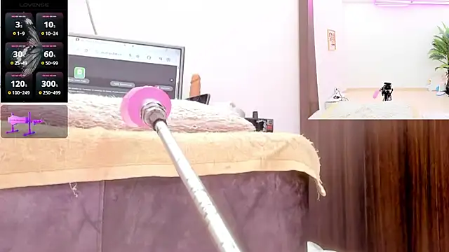 Snapshot of Paulina_Davis_ chatting on April 12, 2026, 9:51 pm Paulina Davis online show from April 12, 2026, 9:51 pm