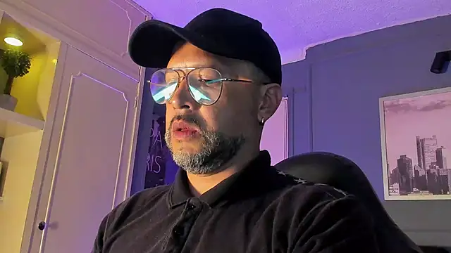 MrFrank tattoo online show from December 2, 2025, 2:01 am