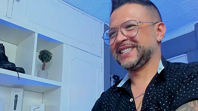 MrFrank tattoo online show from March 5, 2025, 6:56 pm