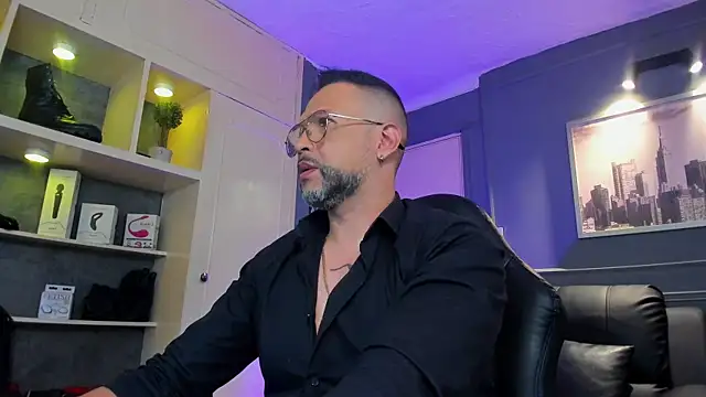 MrFrank tattoo online show from November 18, 2025, 11:57 am