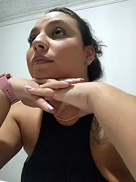 LizzRouse online show from October 14, 2025, 8:20 pm