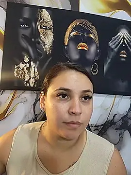 Snapshot of LizzRouse chatting on May 29, 2026, 9:32 pm LizzRouse online show from May 29, 2026, 9:32 pm