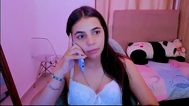  elenna online show from April 13, 2026, 7:18 pm