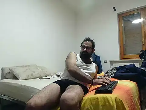 Snapshot of Attila985 chatting on November 3, 2025, 10:57 pm Attila985 online show from November 3, 2025, 10:57 pm