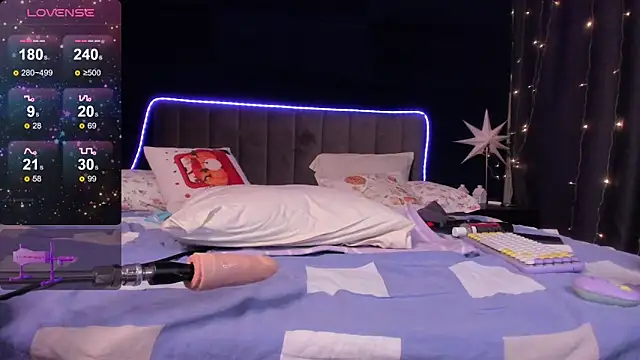 Snapshot of PollyMichaelson chatting on February 11, 2026, 11:48 pm PollyMichaelson online show from February 11, 2026, 11:48 pm