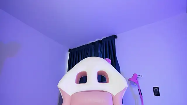 Snapshot of perla7777 chatting on November 18, 2025, 8:56 pm perla7777 online show from November 18, 2025, 8:56 pm