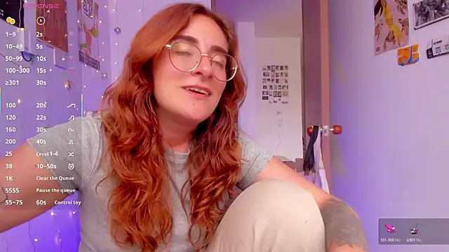 Snapshot of linda_giggle chatting on September 19, 2025, 2:43 pm linda giggle online show from September 19, 2025, 2:43 pm