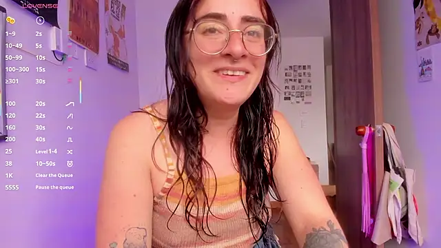 Snapshot of linda_giggle chatting on March 18, 2026, 2:30 pm linda giggle online show from March 18, 2026, 2:30 pm