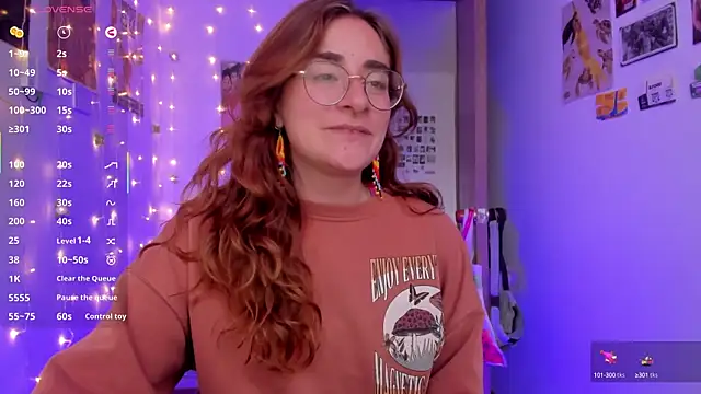 Snapshot of linda_giggle chatting on October 1, 2025, 10:02 pm linda giggle online show from October 1, 2025, 10:02 pm