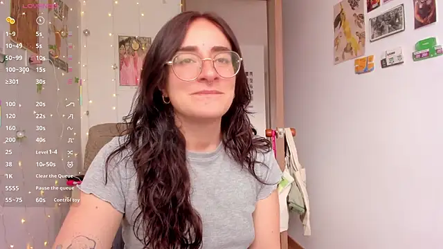 Snapshot of linda_giggle chatting on October 22, 2025, 2:16 pm linda giggle online show from October 22, 2025, 2:16 pm