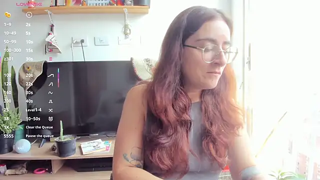 Snapshot of linda_giggle chatting on December 18, 2025, 2:43 pm linda giggle online show from December 18, 2025, 2:43 pm