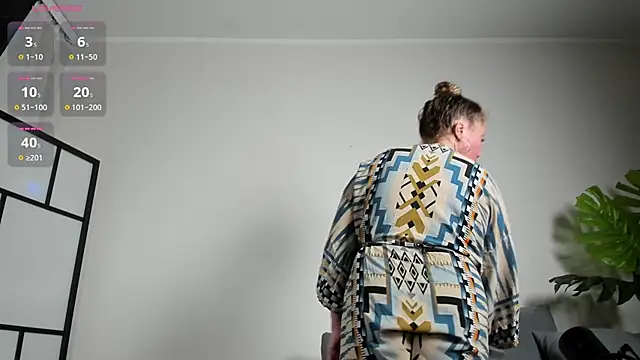 Amber Foks online show from October 25, 2025, 6:23 am