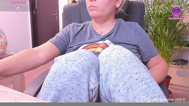 SquirtKitten online show from October 7, 2025, 11:22 am