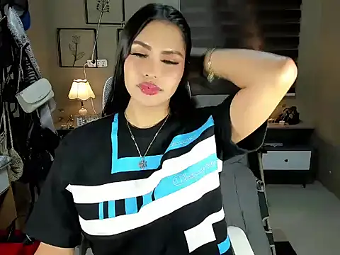 EternityBanks online show from November 17, 2025, 4:44 pm