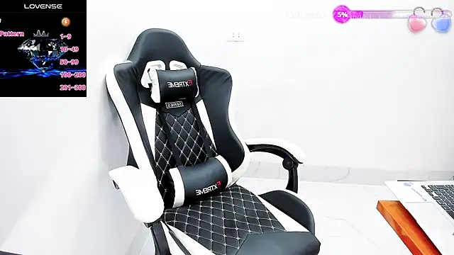 Naughty--asian online show from September 28, 2025, 2:07 am