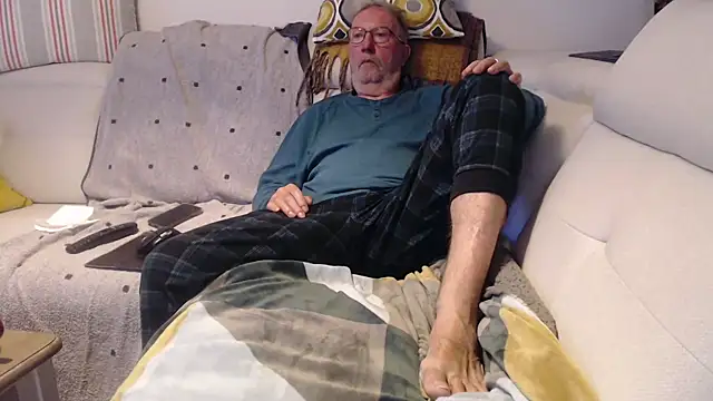 Snapshot of Nudelschwanz chatting on May 17, 2026, 3:28 am Nudelschwanz online show from May 17, 2026, 3:28 am