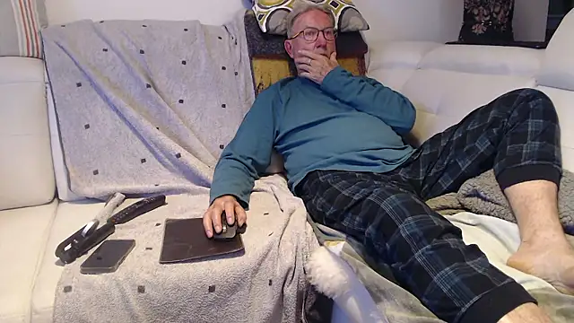 Snapshot of Nudelschwanz chatting on May 13, 2026, 5:31 pm Nudelschwanz online show from May 13, 2026, 5:31 pm
