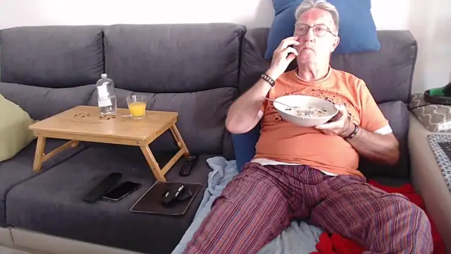 Snapshot of Nudelschwanz chatting on April 30, 2026, 10:11 am Nudelschwanz online show from April 30, 2026, 10:11 am