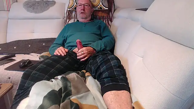 Snapshot of Nudelschwanz chatting on May 18, 2026, 4:07 am Nudelschwanz online show from May 18, 2026, 4:07 am