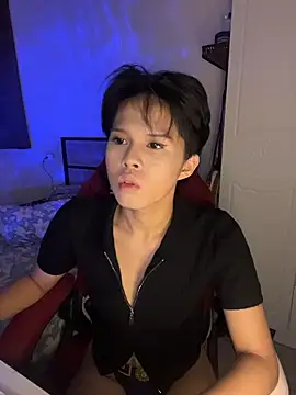 Snapshot of Plaxxtique chatting on April 4, 2026, 3:51 pm Plaxxtique online show from April 4, 2026, 3:51 pm