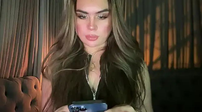 Snapshot of Mistress_supreme chatting on January 30, 2025, 1:44 am Mistress supreme online show from January 30, 2025, 1:44 am
