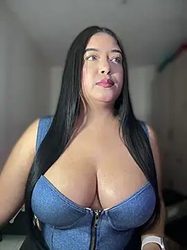 Snapshot of cami_ortiz__ chatting on March 9, 2025, 9:14 pm cami ortiz online show from March 9, 2025, 9:14 pm