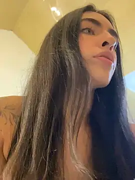 Snapshot of DaphneUwu chatting on February 25, 2026, 1:28 am DaphneUwu online show from February 25, 2026, 1:28 am