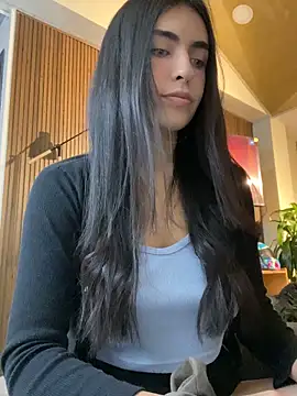 Snapshot of DaphneUwu chatting on February 16, 2026, 1:15 am DaphneUwu online show from February 16, 2026, 1:15 am