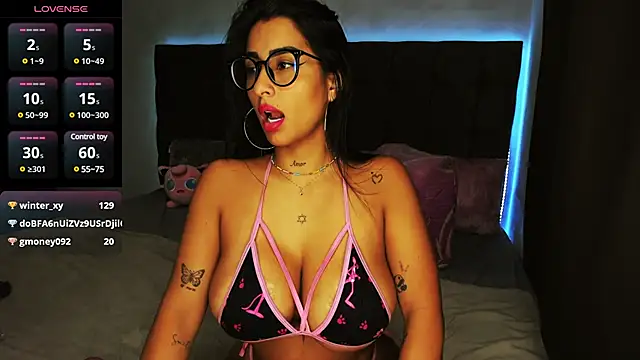 lovely violet13 online show from March 15, 2025, 5:04 pm