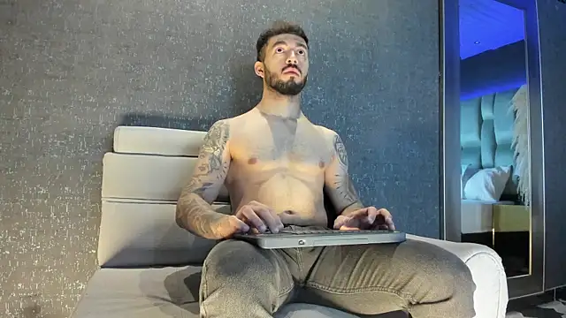 MarkWalker   online show from October 5, 2025, 10:06 am